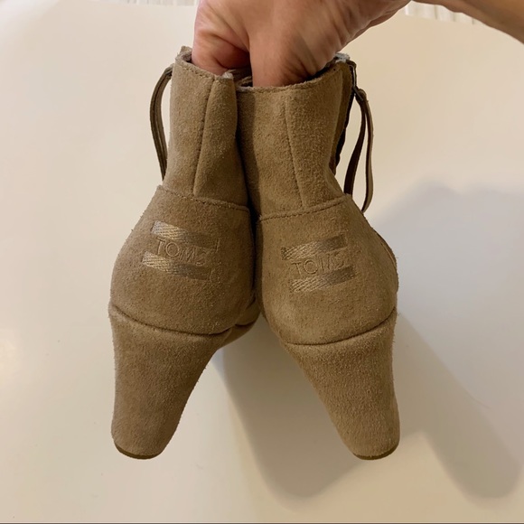Toms Desert Wedge Taupe Suede Croc Embossed Bootie - Picture 7 of 11